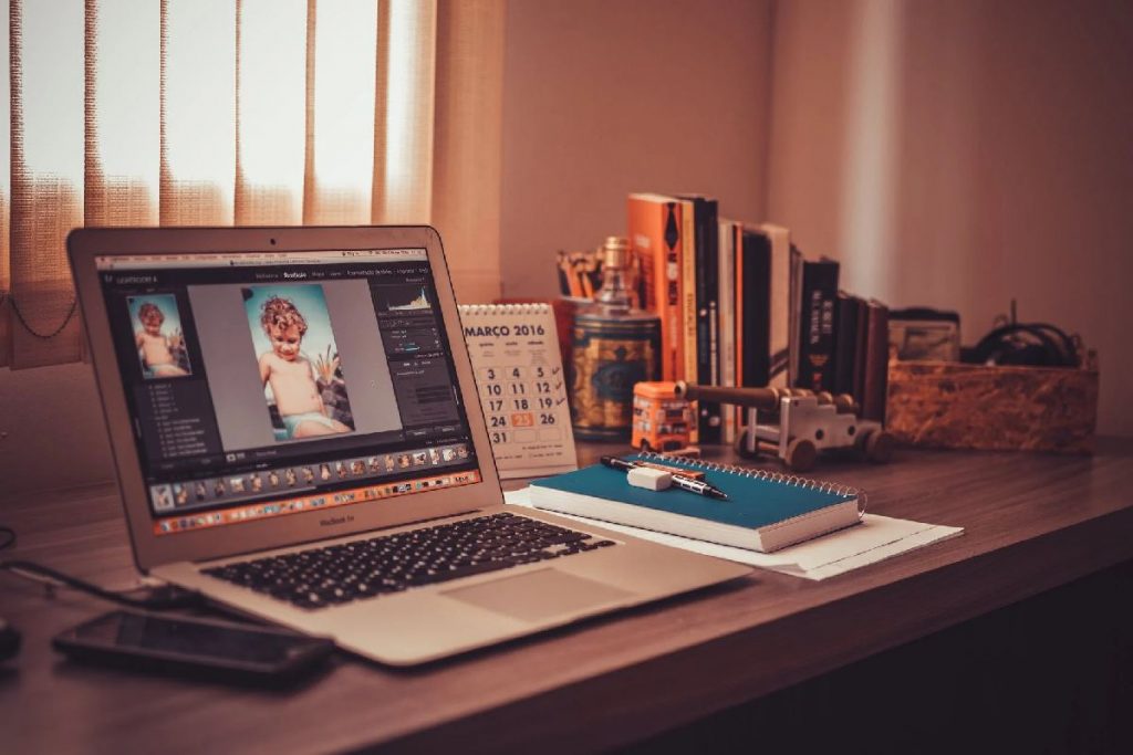 Reasons Why You Should Use a Blur Tool in Graphics Editing